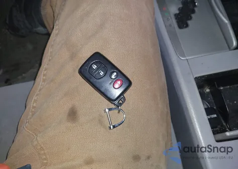 2011 Toyota Camry Hybrid z USA, uszkodzony, nr VIN 4T1BB3EK0BU136652